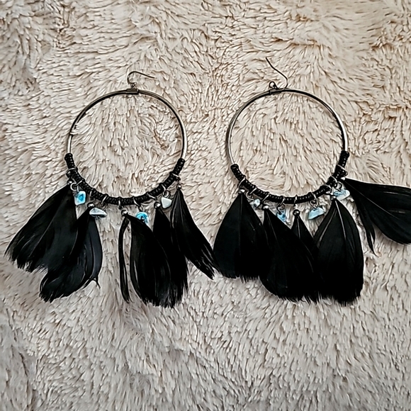 Feathered hoop earrings - Picture 1 of 5